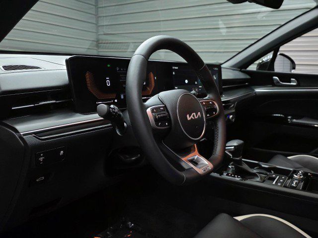 Used 2025 Kia K5 GT-Line AWD/4WD image 11
