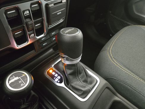 Certified 2025 Jeep Gladiator Sport image 23