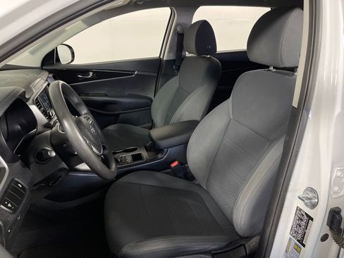 Used 2020 Kia Sorento AWD V6 image 12