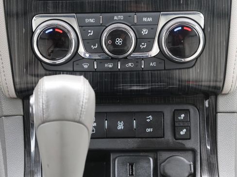 Used 2015 Chevrolet Traverse LT image 24