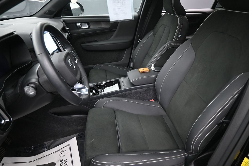 Used 2023 Volvo C40 P8 Recharge Plus AWD/4WD image 21