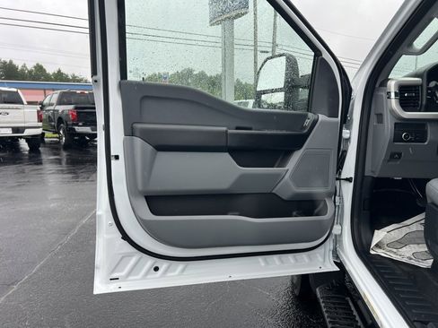 New 2025 Ford F450 XL w/ XL Chrome Package image 17