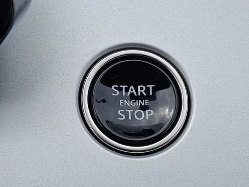 New 2025 Land Rover Range Rover SE image 18