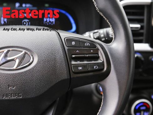 Used 2023 Hyundai Venue Limited FWD image 16