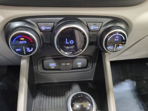 Certified 2023 Hyundai Venue SEL FWD image 21