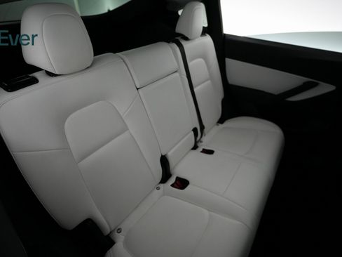 Used 2021 Tesla Model Y Long Range image 10