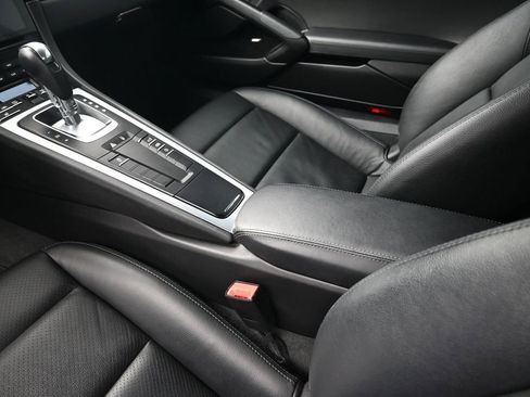 Certified 2018 Porsche 718 Cayman S RWD image 19