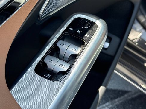 Used 2025 Mercedes-Benz E 350 Sedan image 16