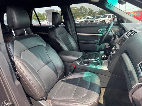 Used 2018 Ford Explorer XLT w/ Equipment Group 202A image 28