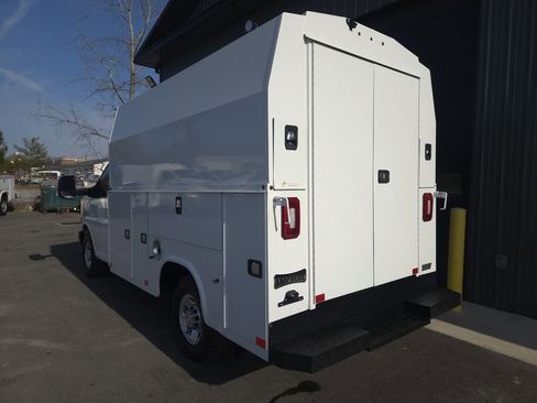 Used 2019 Chevrolet Express 3500 w/ Power Convenience Package image 3