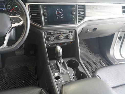 Used 2021 Volkswagen Atlas Cross Sport SE w/ Panoramic Sunroof Package FWD image 21