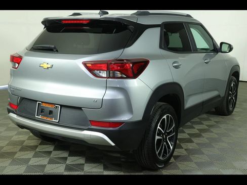 Used 2025 Chevrolet TrailBlazer LT AWD/4WD image 11