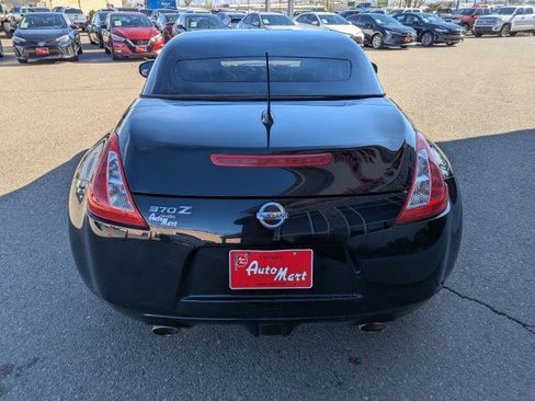 Used 2010 Nissan 370Z Touring image 4