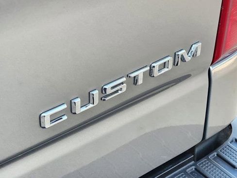 Used 2023 Chevrolet Silverado 1500 Custom image 10