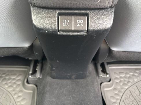 Used 2020 Toyota Prius LE AWD/4WD image 27