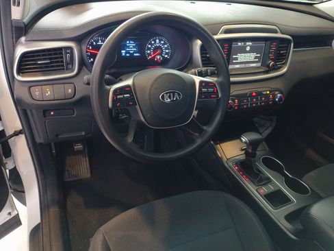 Used 2020 Kia Sorento LX image 13