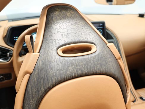 Used 2020 Aston Martin DB11 Volante RWD image 4