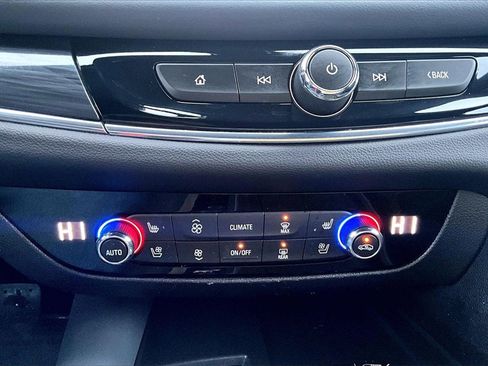 Used 2024 Buick Enclave Premium image 32