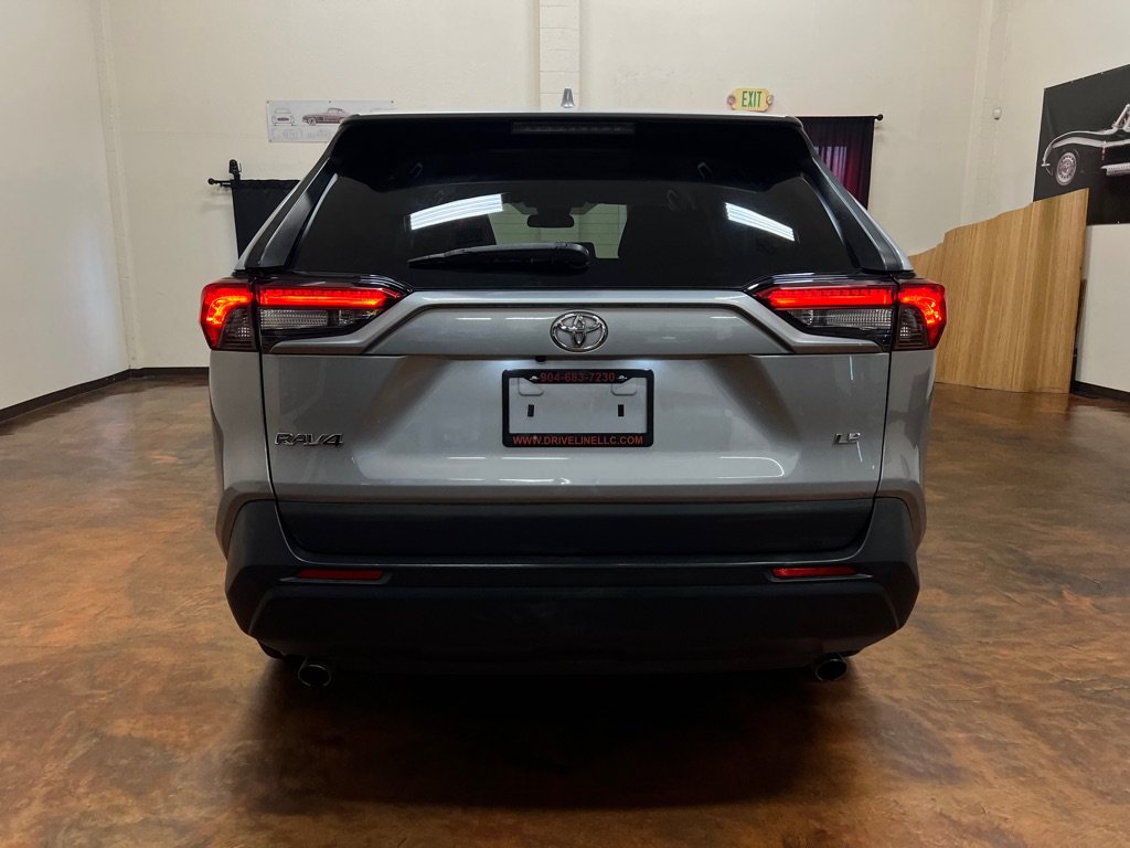 Used 2019 Toyota RAV4 LE FWD image 8
