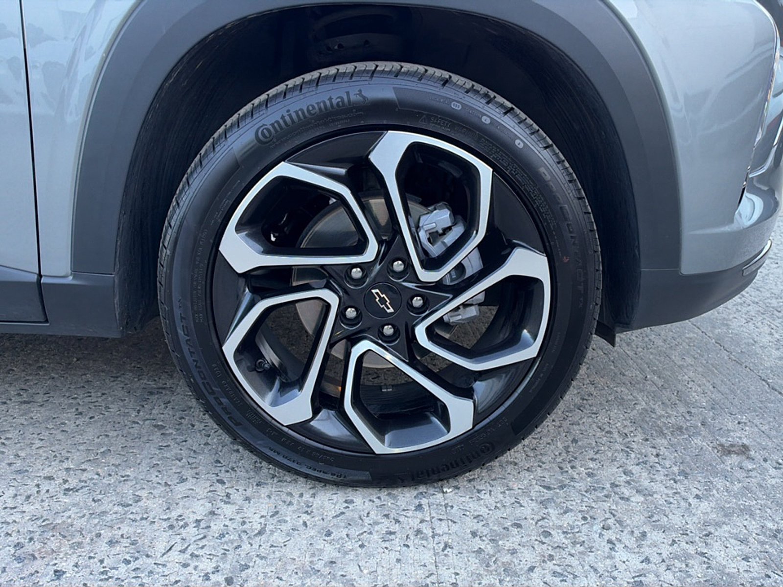 Used 2025 Chevrolet Trax RS w/ Sunroof Package FWD image 43
