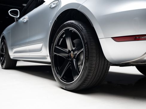 Used 2016 Porsche Macan Turbo AWD/4WD image 78
