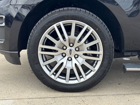 Used 2024 Ford Expedition Limited image 11