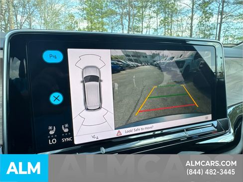 Used 2025 Volkswagen Atlas SE image 36