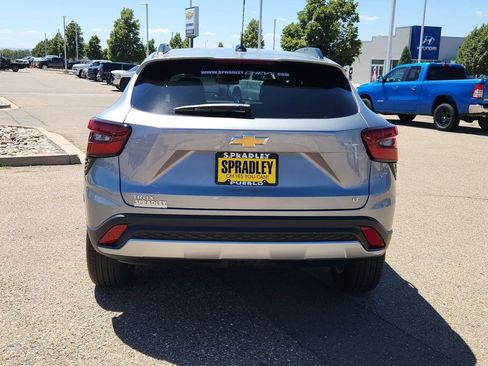 Used 2024 Chevrolet Trax LT FWD image 7