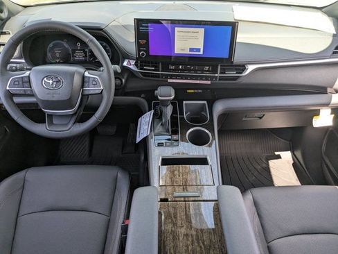 New 2026 Toyota Sienna Limited FWD image 13