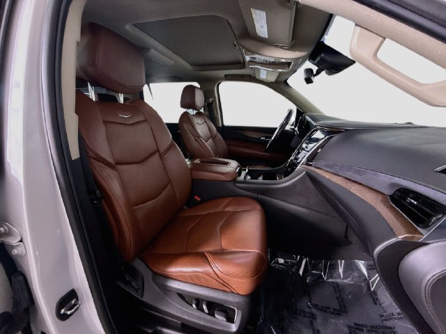 Used 2019 Cadillac Escalade Premium Luxury AWD/4WD image 28