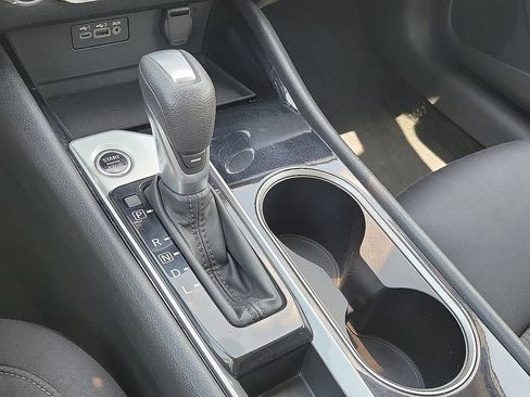 Used 2024 Nissan Altima 2.5 SV FWD image 17