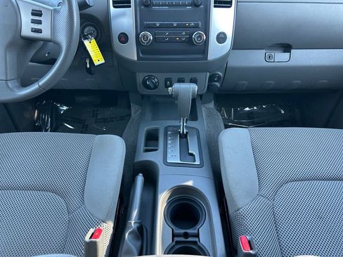 Used 2012 Nissan Frontier SV w/ SV Premium Utility Pkg AWD/4WD image 12