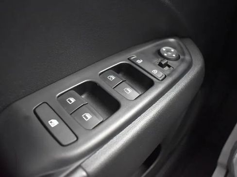 Used 2024 Hyundai Venue Limited FWD image 21