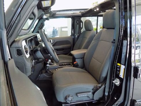 Certified 2025 Jeep Wrangler Unlimited Sahara w/ Safety Group AWD/4WD image 20