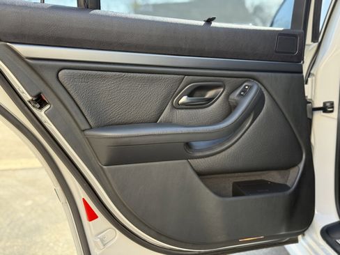 Used 2003 BMW M5 RWD image 39