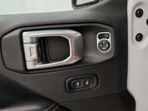 Used 2025 Jeep Wrangler Unlimited Sahara AWD/4WD image 24