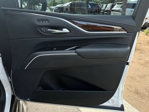 Used 2021 Cadillac Escalade Premium Luxury RWD image 39