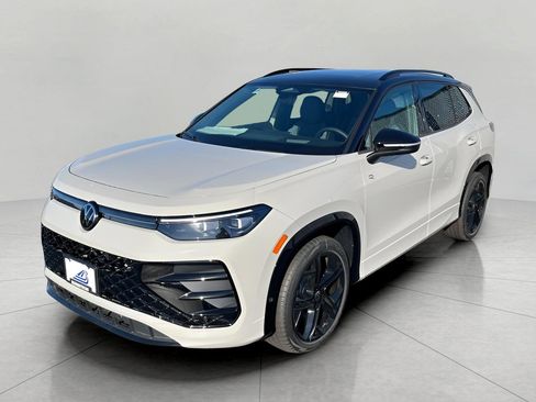 New 2026 Volkswagen Tiguan SE R-Line image 3