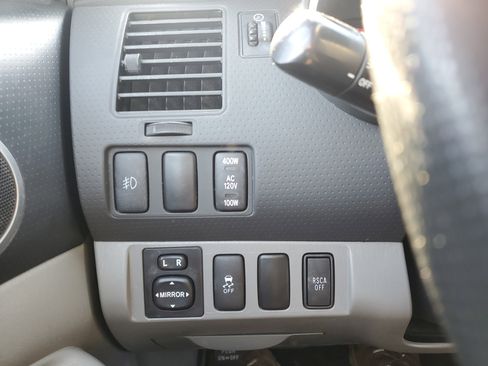 Used 2012 Toyota Tacoma Base image 17