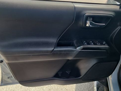 Used 2020 Toyota Tacoma TRD Sport RWD image 15
