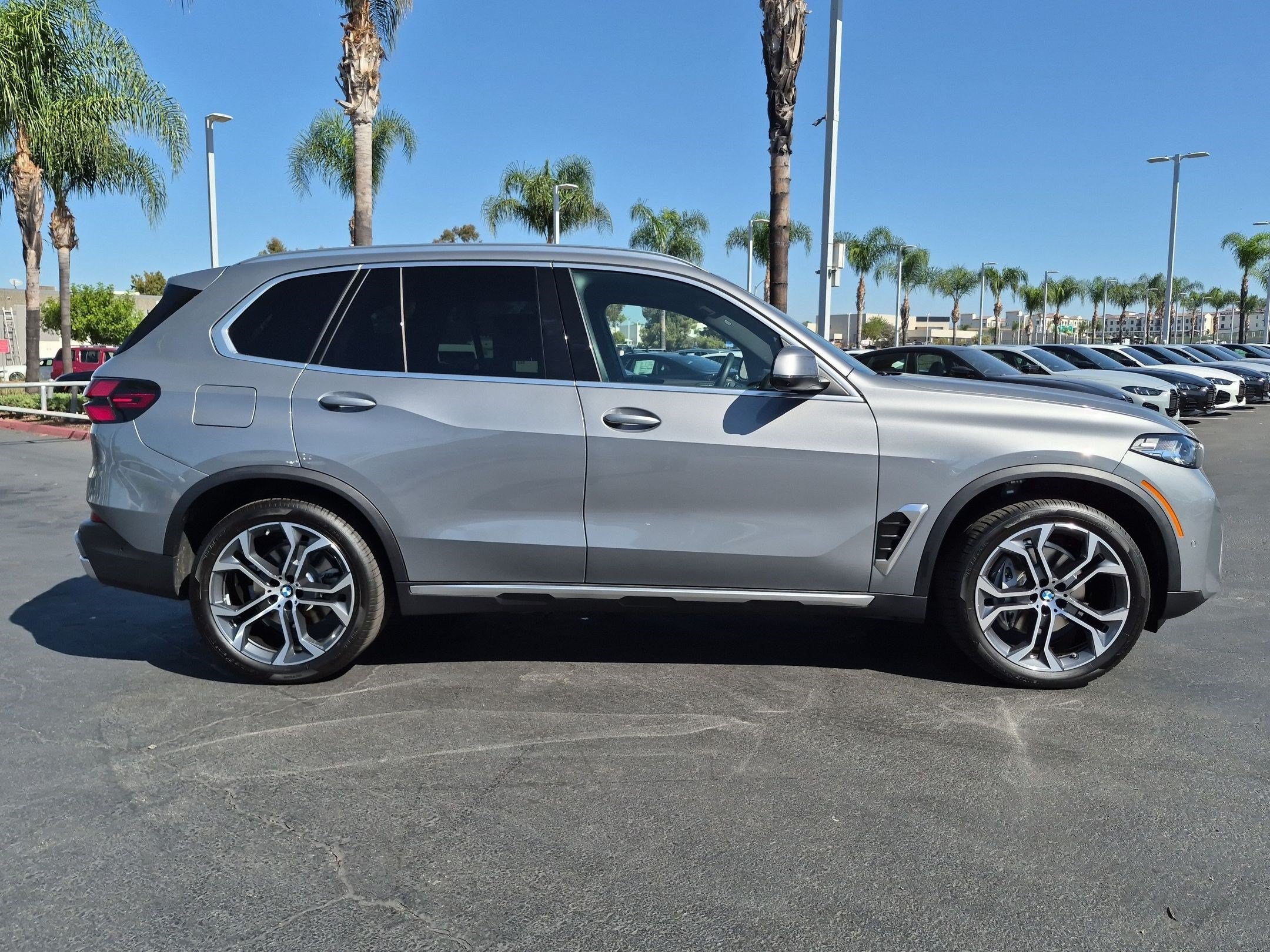 Certified 2026 BMW X5 sDrive40i w/ Climate Comfort Package RWD image 11