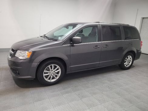 Used 2019 Dodge Grand Caravan SXT FWD image 2