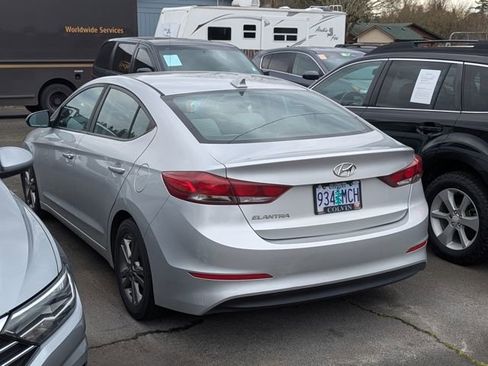 Used 2018 Hyundai Elantra SEL image 2
