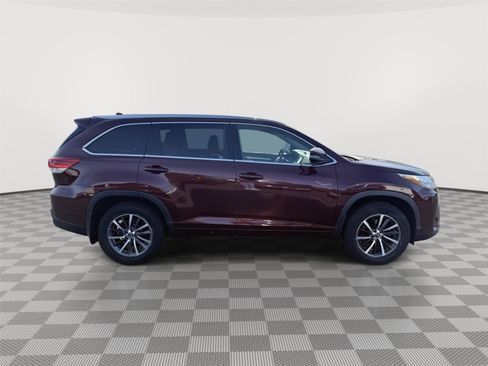 Used 2018 Toyota Highlander XLE image 6