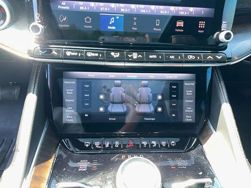 Used 2022 Jeep Grand Wagoneer Series II w/ Convenience Group III AWD/4WD image 19