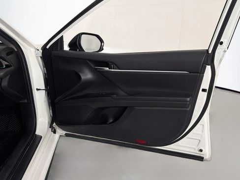 Used 2020 Toyota Camry SE FWD image 23
