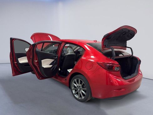 Used 2018 MAZDA MAZDA3 Grand Touring w/ Premium Equipment Package image 10