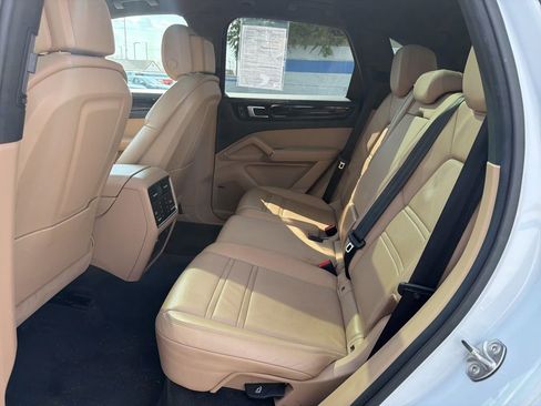 Used 2022 Porsche Cayenne Platinum Edition image 19