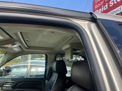 Used 2014 Cadillac Escalade Platinum AWD/4WD image 9