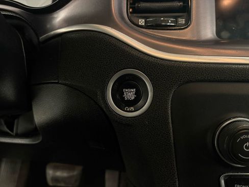 Used 2020 Dodge Charger SXT w/ Blacktop Package image 26